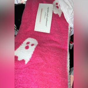 Pink ghost Halloween blanket and pillow